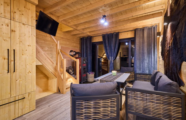 Luxe Timber Lodge & Relaxing Bath - Photo 6