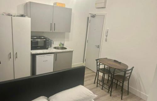 Cosy studio flat in Teddington - Foto 1