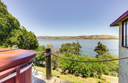 Private Hot Tub with Water Views Lower Lake Getaway - Foto 21