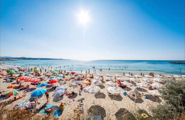 Seaside Studio Apartment in Ravda - Photo 32