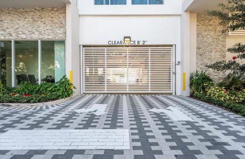 Resort-Style 1 Bed Condo with Pool Parking Rooftop & Gym - Foto 28