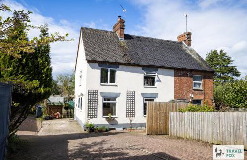 Smithy Bank Cottage - with free parking! - Photo 52