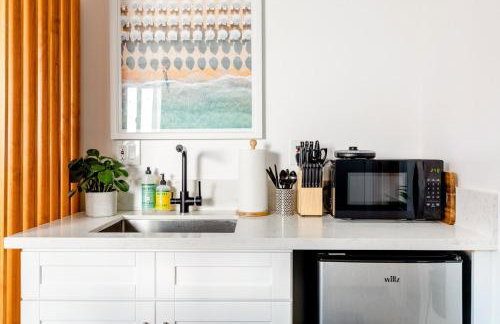 Sleek Luxury Studio with Patio LAX & Beach Access - Foto 11