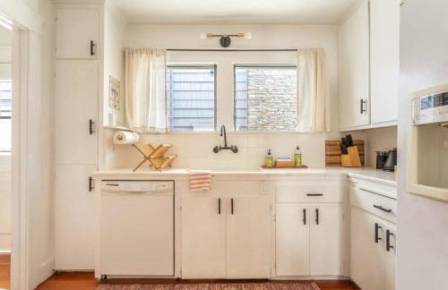 Charming 1920s Hermosa Bungalow Steps from The Strand - Foto 15