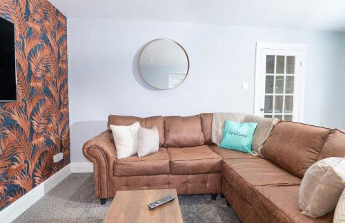 Stylish 4 bed - Contractor Stays, Wi-fi, Plenty of Parking - Foto 18