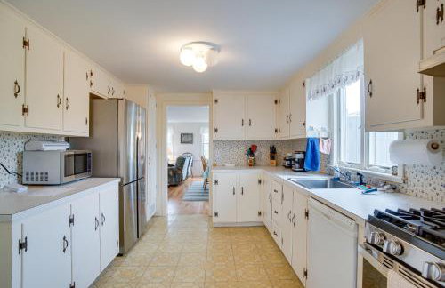 Walk to Beach Chatham Gem with Ocean-View Sunroom! - Foto 9