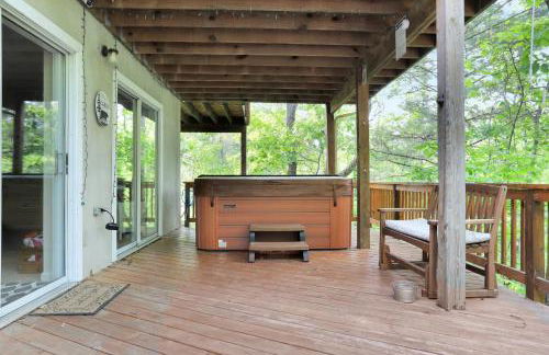 Lazy Basye Shenandoah Cabin with Hot Tub, Sleeps 10 - Foto 7