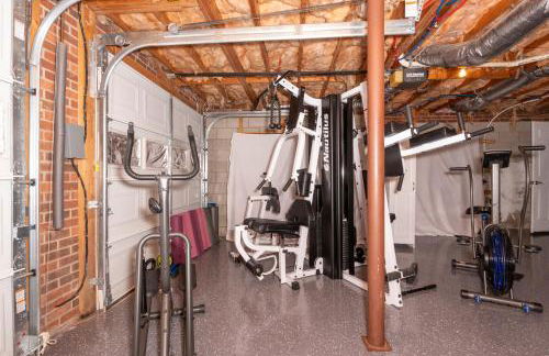 Arcade, Ping Pong, Hot Tub, Gas Grill, & King Bed - Photo 60