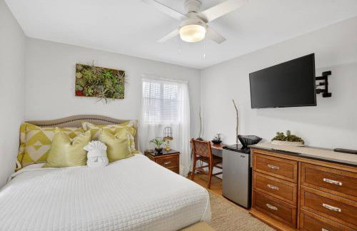 Stylish Hot Tub Retreat with Ping Pong home - Foto 15