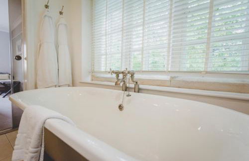 Holm House - Stylish Coastal Suites - Silures Bar & Restaurant On-site - Foto 79