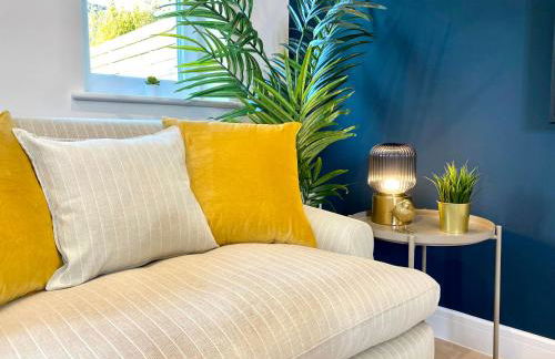 Amazing NEW Large 2 bedroom House - 5 Minutes to the nearest Beach! - Great Location - Garden - Parking - Fast WiFi - Smart TV - Newly decorated - sleeps up to 5! Close to Poole & Bournemouth & Sandbanks - Foto 11