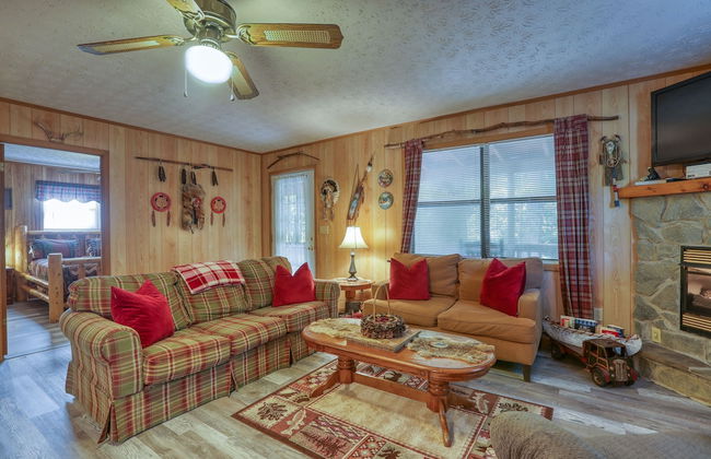 Wandering Creek - 2 Bedrooms, 1 Baths, Sleeps 6 Cabin by RedAwning - Foto 5