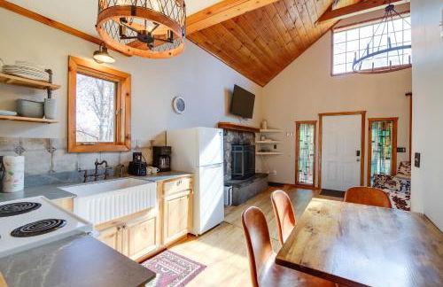 Modern-Rustic Love Cabin in Cosby Deck and Grill - Foto 10