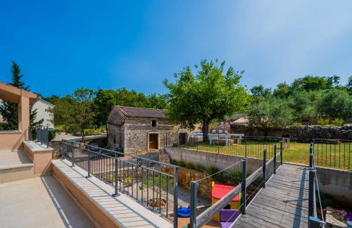 LUXURY VILLA ON SPACIOUS PRIVATE PROPERTY - Photo 57