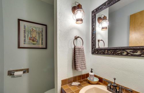 Hot Tub and Games! Lakeside Sherwood Forest Cabin - Foto 19