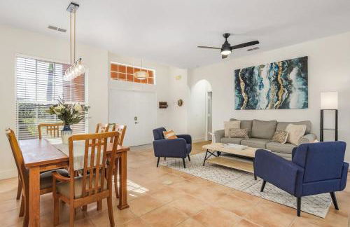 Lakeview Villa lovely pool home in gated community - Photo 11