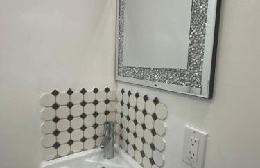 Relaxing Studio Getaway w BBQ, Patio and Parking - Foto 18