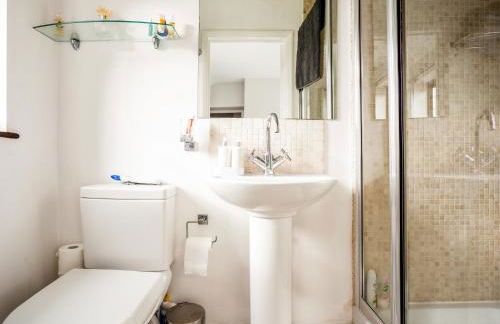 Riverside 4 Bedroom House Wraysbury Staines - Foto 22