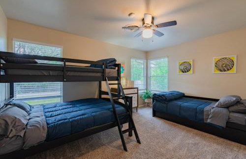 Texas Vacation Home, Game Room & POOL by Sixflags - Foto 29