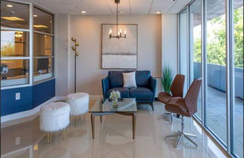 Modern 2bed 2 bath heart of Townson suite - Foto 1