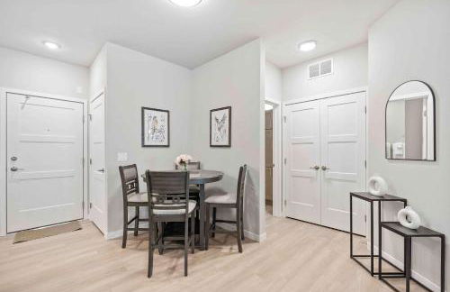 Fitness Room Pool Univ Research Park and Parking - Foto 4