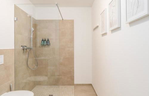 SHINY HOMES - City Center with Parking Place - Foto 30