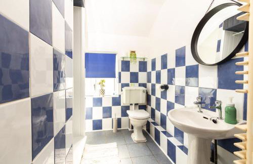 Stylish Comfort: 2BR Home in the Heart of Wigan - Foto 26