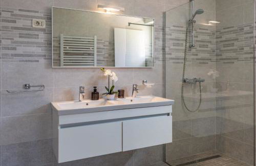 Villa Noa's Pool House, a modern and luxurious villa near the sea - Foto 26