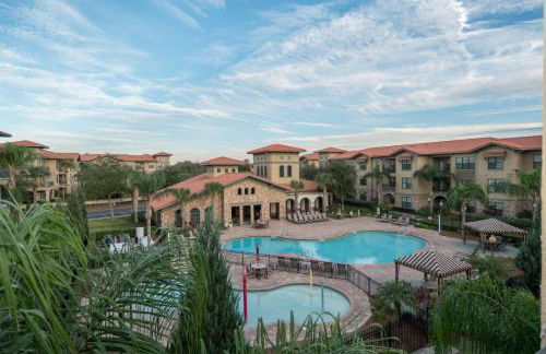 10 miles to Disney World, 2 pools, fitness room, WiFi, balcony, washer, dryer, kitchen - Foto 10