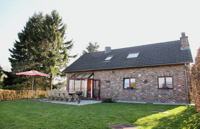 Nice Holiday Farmhouse Located in Sourbrodt near Ski Resort of Ovifat - Foto 49