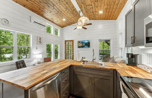 The Hemlock Hideaway tiny home - Foto 8