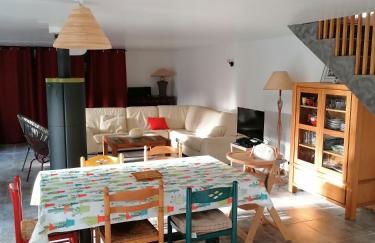 Maison renovee en pierres séjour spacieux avec jardin et terrasse aménagée près Omaha beach & Bayeux à 5mn de la mer tous commerces - Foto 6