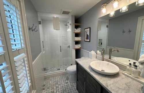 Beautifully Renovated 2 Bed 2 Bath Private Home - Foto 13