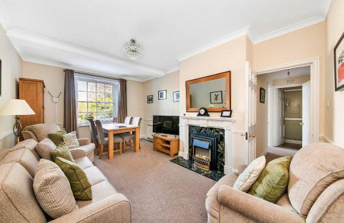 Finest Retreats - Kilburn Hall Apt - Photo 1