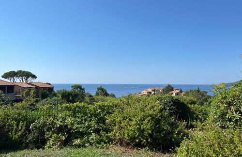 Panoramic Sea View Villa in private residence with pool - Photo 2