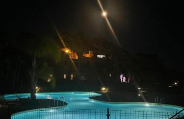 Luxury 2 bedroom 2 bathroom South facing second floor apartment - Foto 17