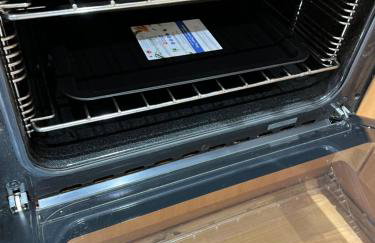 1 bedroom budget homely apartment, with free private parking and long term deals available - Foto 20