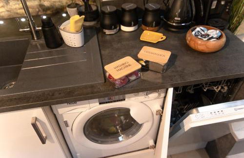 Bumblebee checkout 2pm Frome Longleat Aqua Sana Bath 5 people PRIVACY - Foto 2