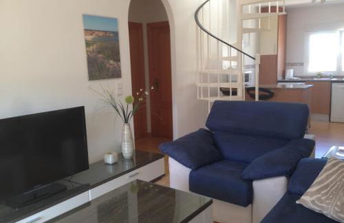 3 BEDROOM LUXURY PENTHOUSE, BEACH, POOL, and GOLF, WIFI, Large TV SATELLITE,GARAGE - Foto 6