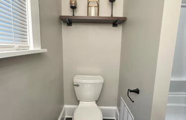 The Allen House - 3 Bedroom - 2 Full Bath - Private Gorgeous Apartment - Sleeps 8 - Foto 27