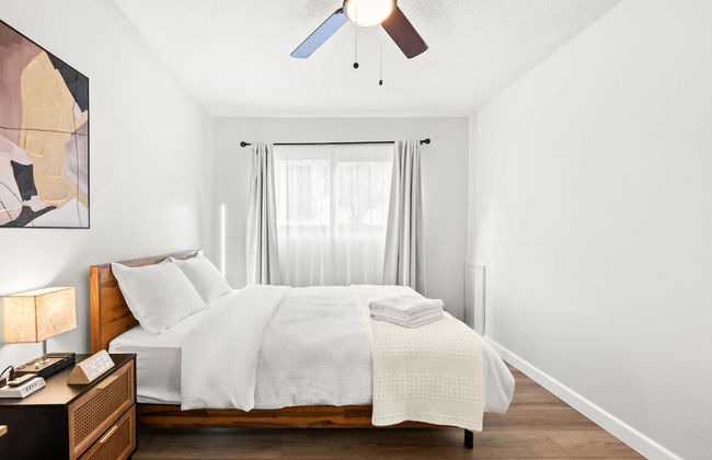 Modern Cozy Retreat Stylish Stay With Patio Parking - Foto 26