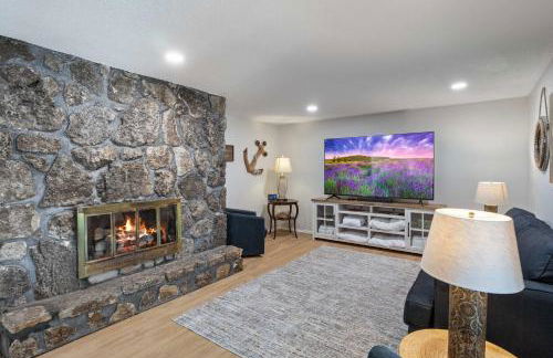 Lakefront Home Private Dock with Main Channel View - Foto 13