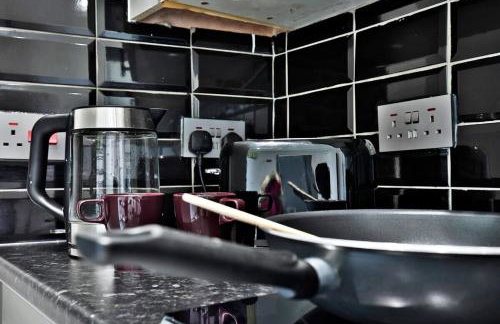 Freckleton House in Town Centre, near Blackpool, Sleeps 6, Free Parking - By NMB Property - Photo 29