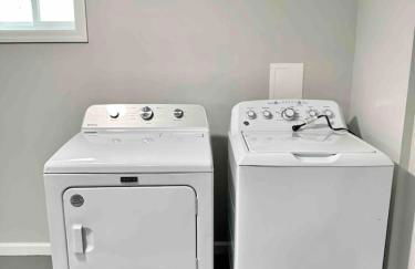 3Bed 2Bath Apt Near NYC plus Parking and Laundry - Foto 50