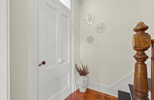 Hudson Restored Farmhouse with Fire Pit - Foto 34