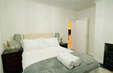 Relax in this Charming East Cowes House with Garden and BBQ - Foto 10