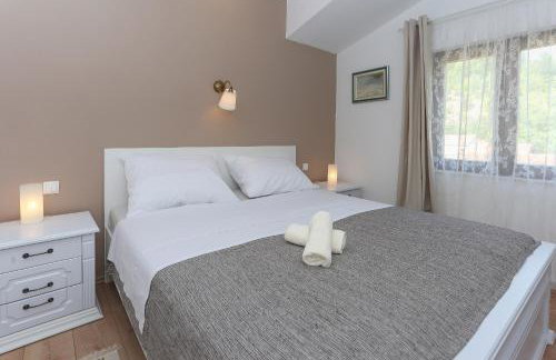 Waterfall House Getaway - Photo 12