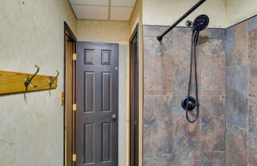 Cozy, Pet-Friendly Retreat in Hickory with Fire Pit! - Foto 7