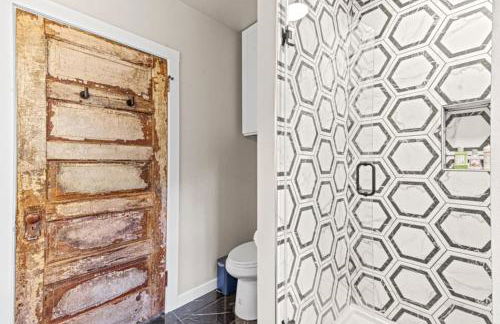 Designer Home, Walk to River - Foto 22