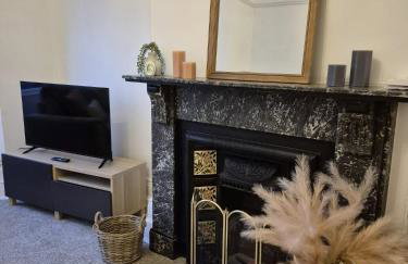 Beautiful 5-Bedroom home with Free Parking - Foto 22